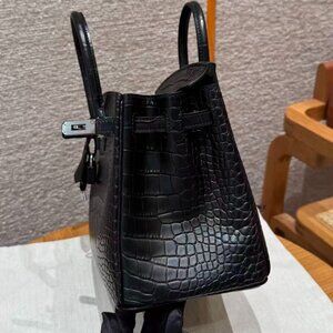 Classic Hermes Bag: A Stylish and Versatile Choice for Elegance